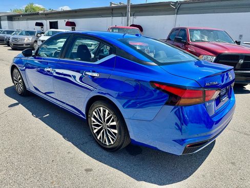 Used 2025 Nissan Altima 2.5 SV FWD image 4