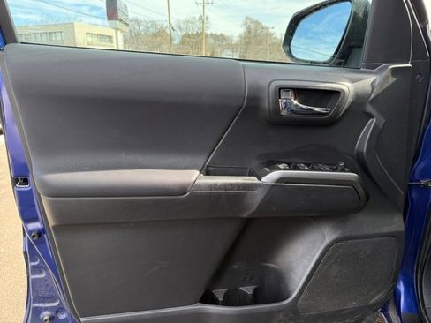 Used 2023 Toyota Tacoma TRD Off-Road image 31