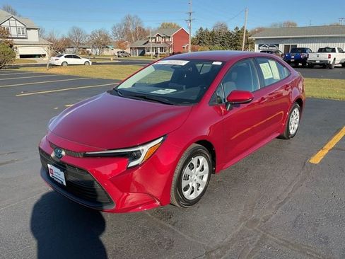 Used 2024 Toyota Corolla LE image 3