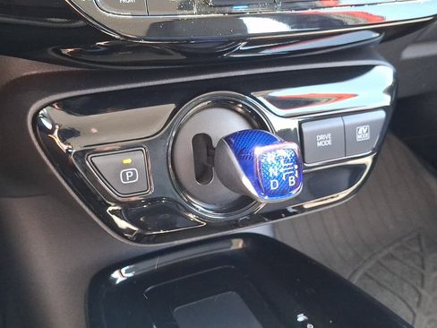 Used 2019 Toyota Prius XLE AWD/4WD image 16