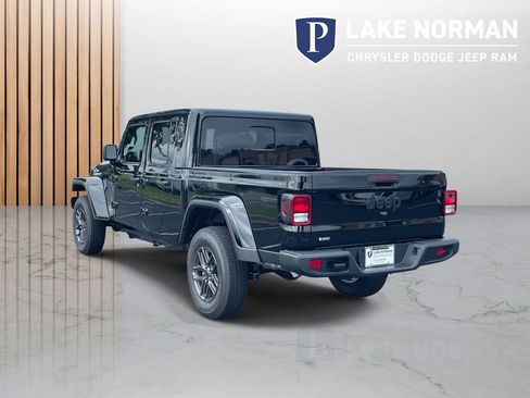 New 2025 Jeep Gladiator Sport image 7