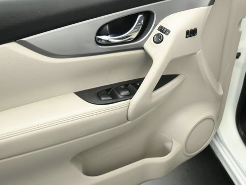 Used 2020 Nissan Rogue Sport SL w/ Premium Package FWD image 10