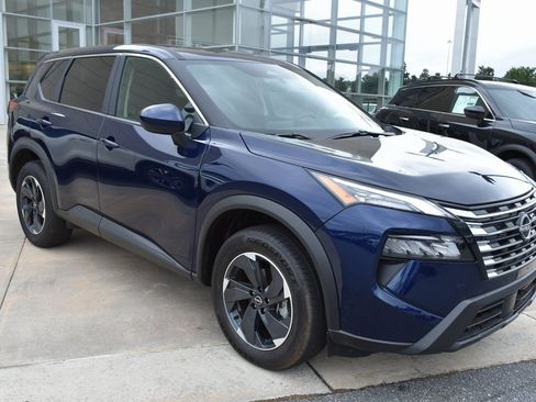 Used 2025 Nissan Rogue SV image 10