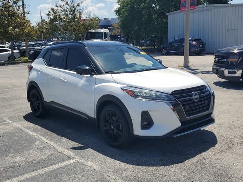 Certified 2024 Nissan Kicks SR w/ SR Premium Package image 3