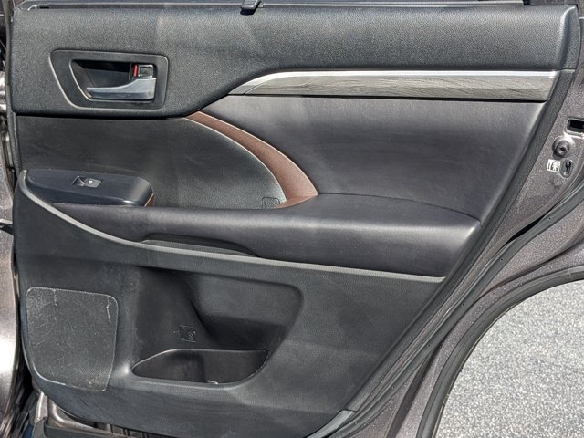 Used 2018 Toyota Highlander Limited AWD/4WD image 16