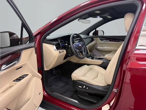 Used 2018 Cadillac XT5 Luxury w/ Driver Awareness Package FWD image 10
