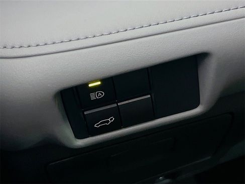 Used 2021 Toyota Highlander XLE image 10