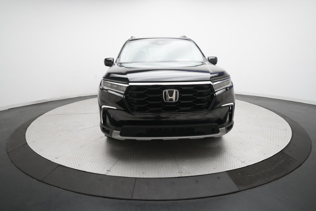 Used 2023 Honda Pilot Touring image 11