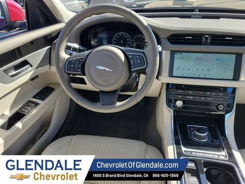 Used 2017 Jaguar XF Prestige image 24