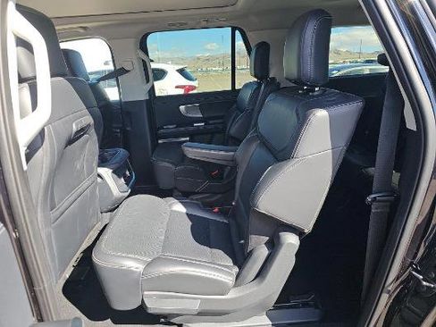 Used 2025 Ford Expedition Max Platinum AWD/4WD image 3
