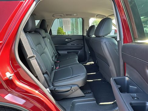 Certified 2025 Nissan Pathfinder SL image 23