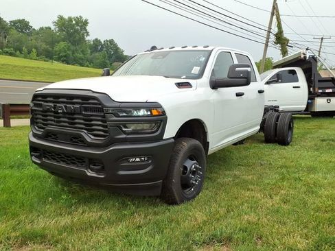 New 2026 RAM 3500 Tradesman AWD/4WD image 7