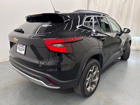 Used 2025 Chevrolet Trax LT w/ LT Convenience Package FWD image 8