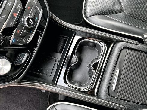 Used 2025 Chrysler Pacifica Limited image 20