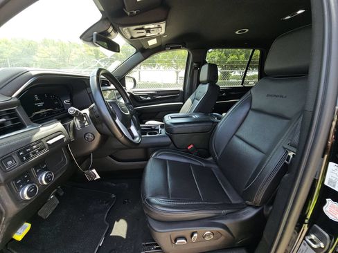 Used 2023 GMC Yukon Denali AWD/4WD image 7
