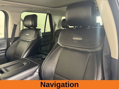 Used 2025 Ford Expedition Platinum image 11