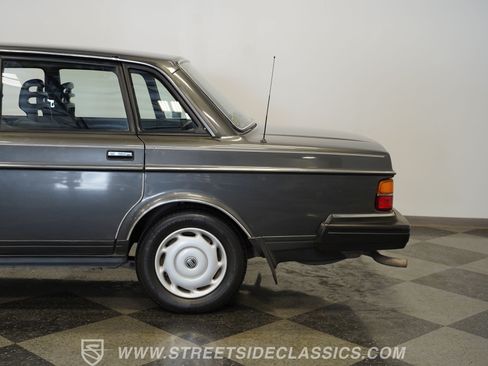 Used 1988 Volvo 240 Sedan RWD image 25