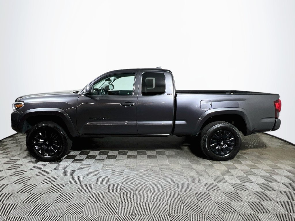 Certified 2022 Toyota Tacoma SR5 w/ Black Out Package (TMS) AWD/4WD image 4