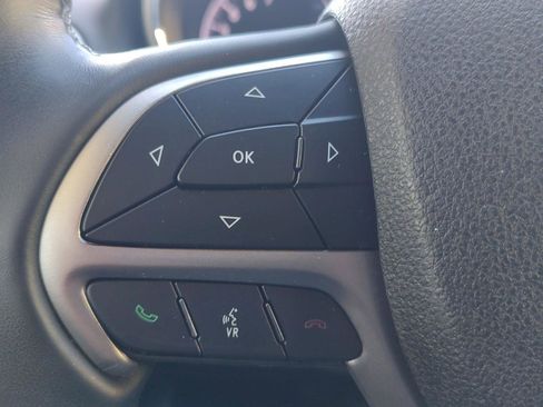 Used 2018 Jeep Grand Cherokee Laredo image 12