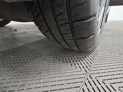 Used 2021 Nissan Versa SR w/ Convenience Package image 39