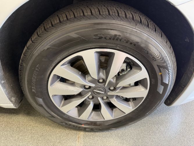 Used 2024 Chrysler Pacifica Limited FWD image 10