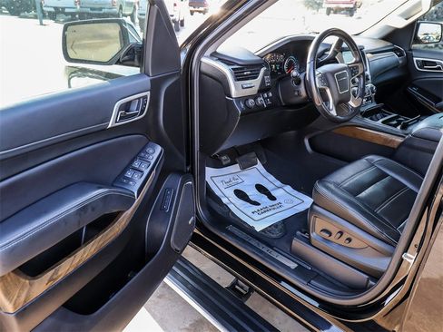 Used 2019 GMC Yukon Denali w/ Denali Ultimate Package image 29