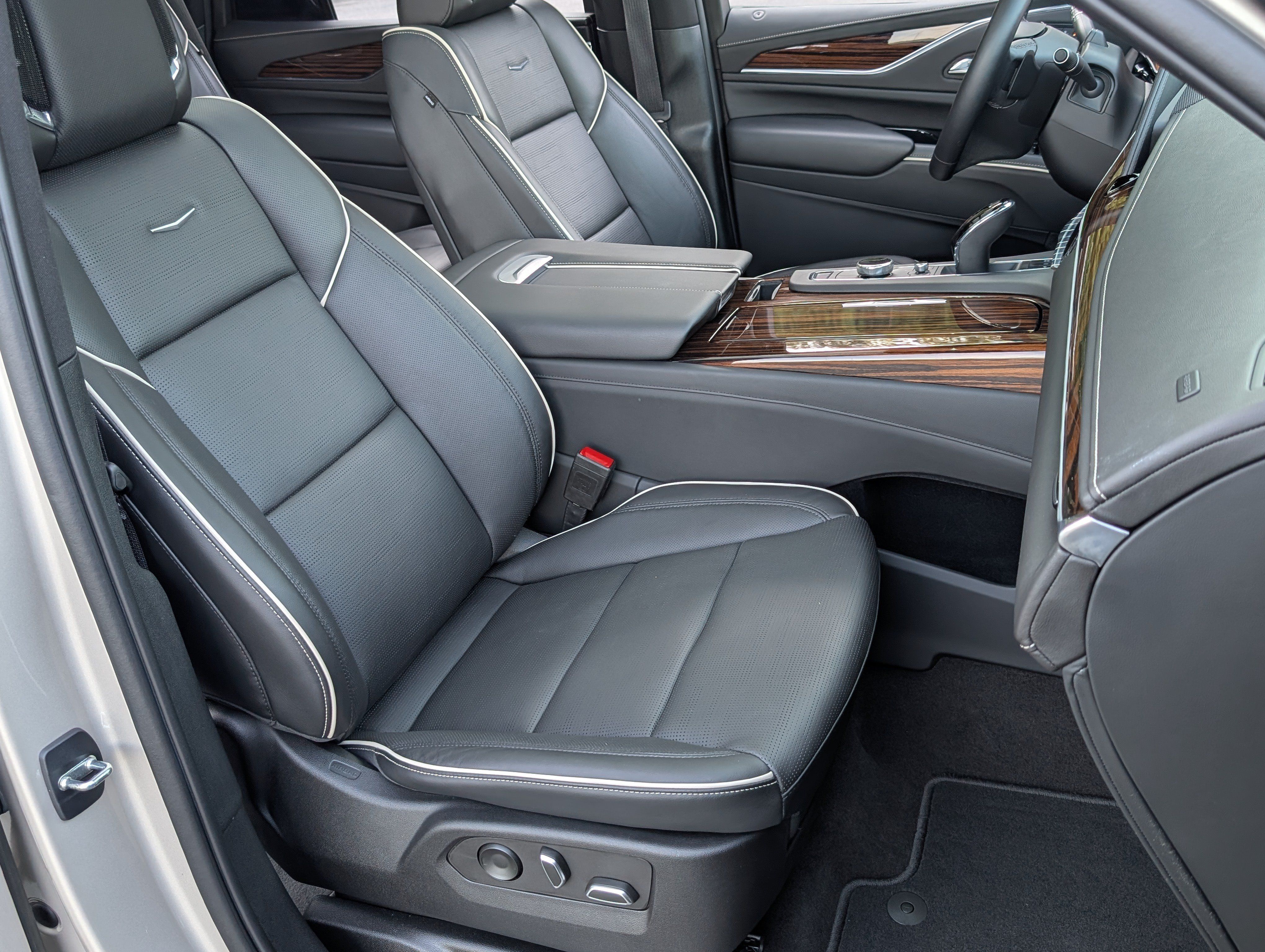 Used 2023 Cadillac Escalade Premium Luxury w/ Performance Package RWD image 24