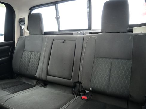 Used 2018 Nissan Titan SV image 24