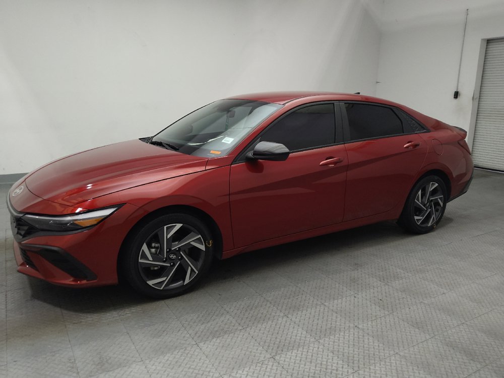 Used 2025 Hyundai Elantra SEL w/ Cargo Package FWD image 2