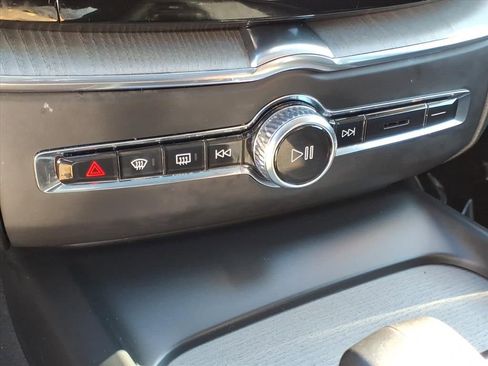 Used 2025 Volvo XC60 B5 Plus image 21