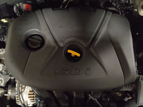 Used 2018 Hyundai Elantra GT image 30