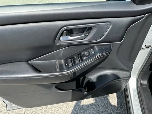 Used 2025 Nissan Rogue SV AWD/4WD image 23