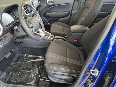 Used 2025 Hyundai Venue SEL FWD image 20