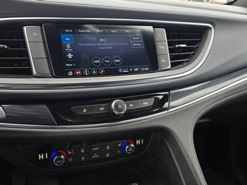 Used 2024 Buick Enclave Premium image 20