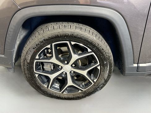 Used 2024 Jeep Compass Latitude AWD/4WD image 13
