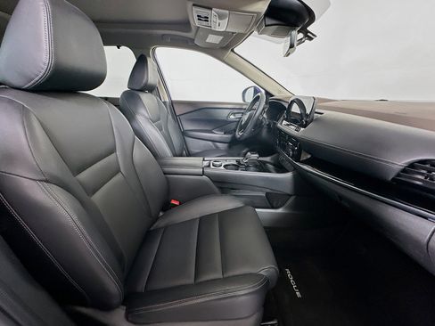 Used 2023 Nissan Rogue SL w/ SL Premium Package image 32