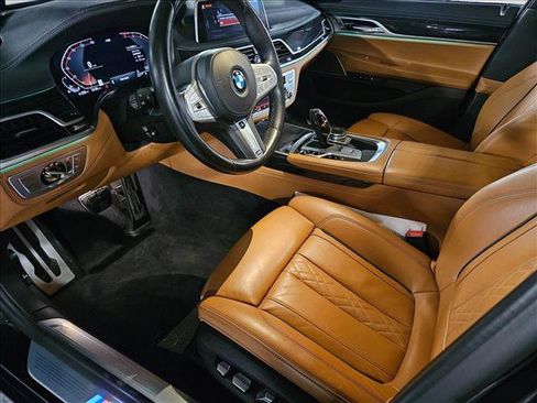 Used 2022 BMW 740i w/ M Sport Package image 9