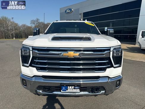 Used 2024 Chevrolet Silverado 2500 LTZ w/ LTZ Convenience Package AWD/4WD image 8