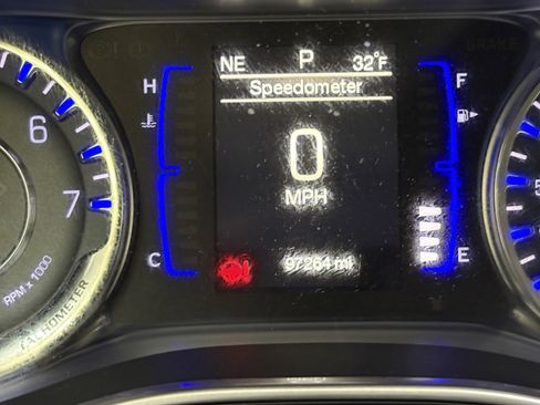 Used 2015 Chrysler 200 Limited w/ Convenience Group image 32