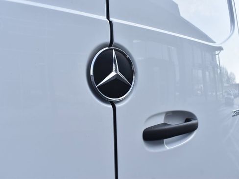 Used 2024 Mercedes-Benz Sprinter 2500 image 14