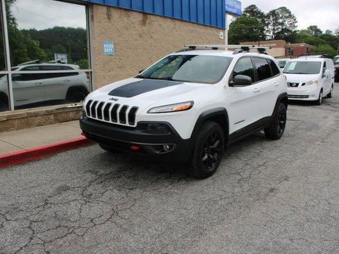 Used 2015 Jeep Cherokee Trailhawk w/ Cold Weather Group AWD/4WD image 3