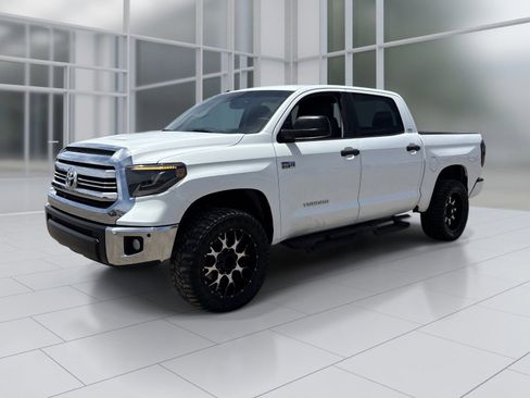 Used 2016 Toyota Tundra SR5 w/ SR5 Upgrade Package RWD image 3
