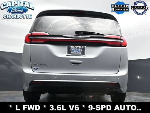 Used 2023 Chrysler Pacifica Touring-L FWD image 24