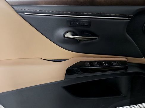 Used 2025 Lexus ES 300h w/ Premium Package image 14