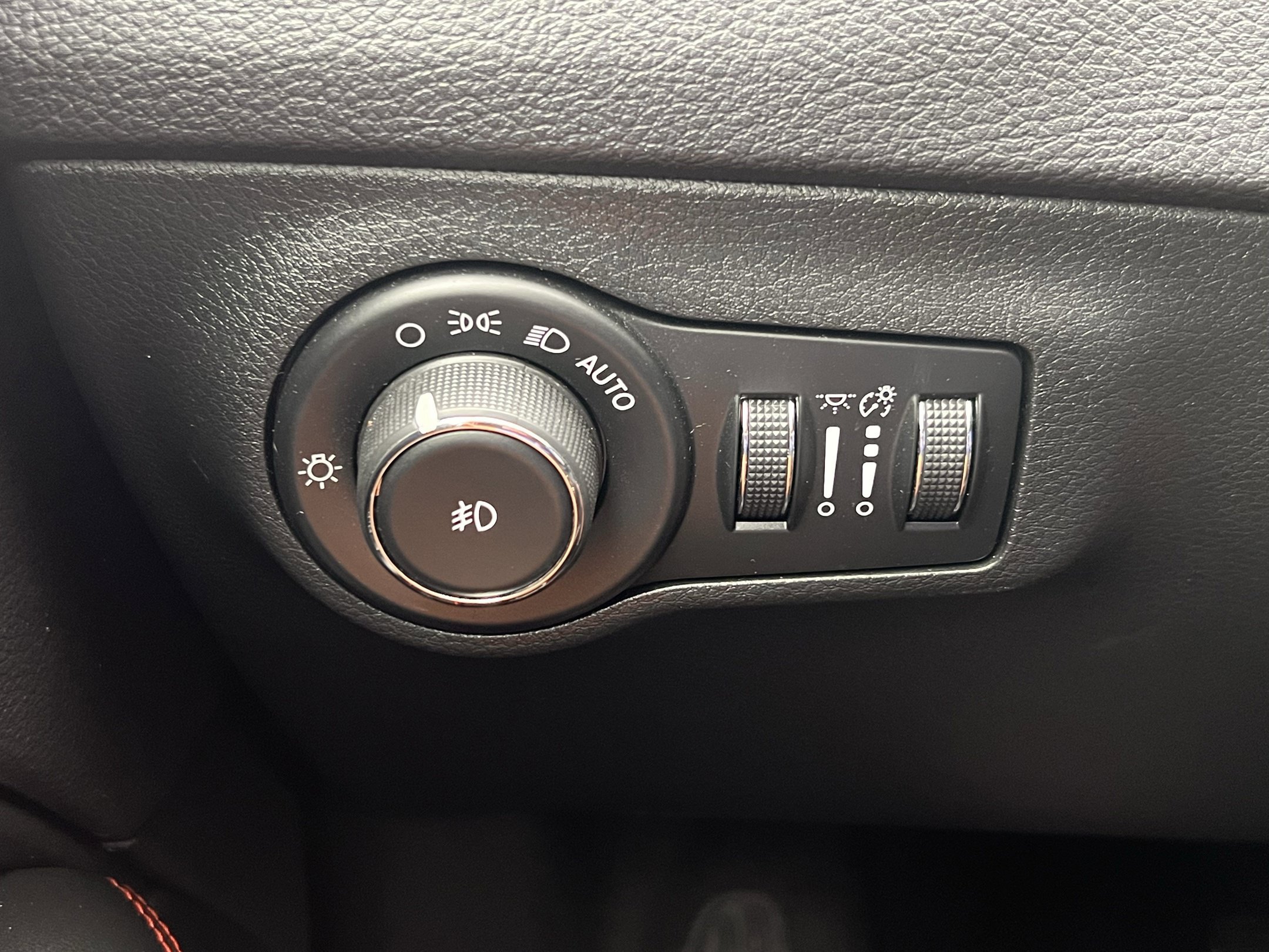 Used 2018 Jeep Compass Trailhawk w/ Leather Interior Group AWD/4WD image 22