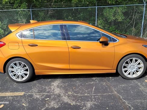 Used 2017 Chevrolet Cruze Premier FWD image 7