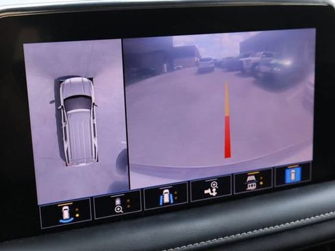 Used 2021 GMC Yukon SLT w/ Rear Media and Nav Package RWD image 9