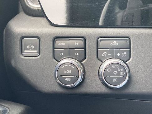 Used 2023 GMC Sierra 1500 Elevation image 14