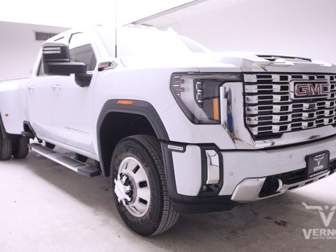 New 2026 GMC Sierra 3500 Denali w/ Technology Package image 7