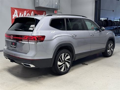 Used 2025 Volkswagen Atlas SE FWD image 8